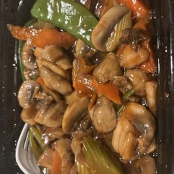 Hunan - "Chicken and no vegetables and Garlic Sauce" ... smh