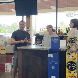 Corks Wine and Spirits - The rude owner and the horrible employees