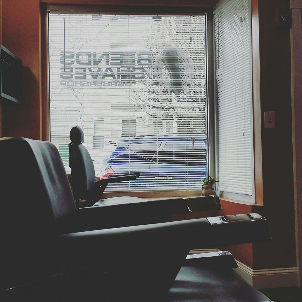 Blend's & Shave's Barbershop Logo