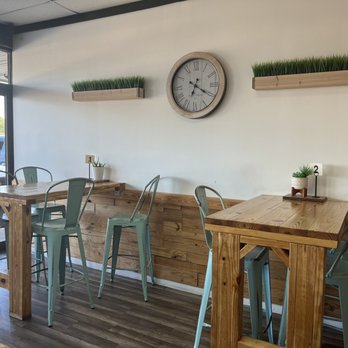 Cafetomas Kenner - Cute dining area - Cafes Near Me - Kenner, Louisiana