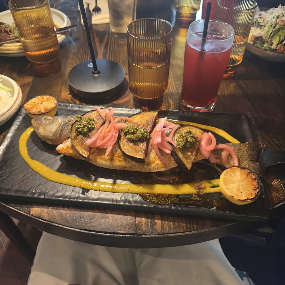 Mango Bay - Bronzino au papier - Caribbean Near Me - Brooklyn, New York
