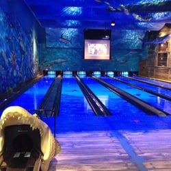 Bass Pro Shops - Cosmic bowling