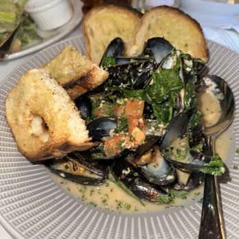Francesca's On Chestnut - Italian Near Me - Chicago, Illinois