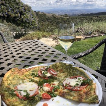 Calcareous Vineyard - Pizza and Chardonnay - Wine Tasting Room Near Me - Paso Robles, California Calcareous Vineyard - Pizza and Chardonnay - Wine Tasting Room Near Me - Paso Robles, California