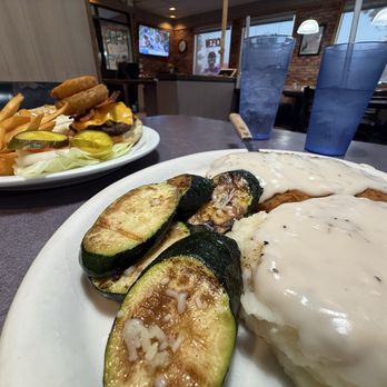 Eppies Restaurant - Diners Near Me - West Sacramento, California