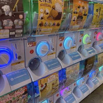 Claw & Kitty - Arcades Near Me - Markham, Ontario
