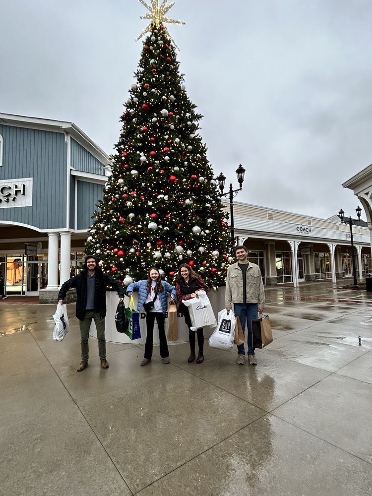 TANGER OUTLETS PITTSBURGH Updated October 2024 79 Photos & 105