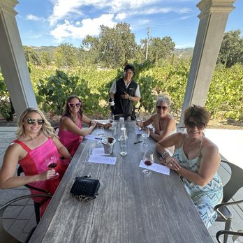 Wellington Cellars - Wineries Near Me - Glen Ellen, California
