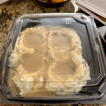 Black Bear Diner Bakersfield - Red skinned mashed potatoes with gravy - American Near Me - Bakersfield, California