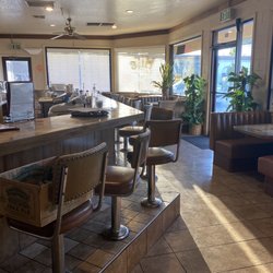 Mil's Bar & Grill - Breakfast area