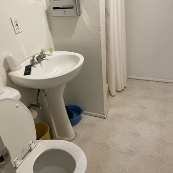 Oak Knoll Lodge - Bathroom where the door hits the toilet - Hotels Near Me - Big Bear Lake, California Oak Knoll Lodge - Bathroom where the door hits the toilet - Hotels Near Me - Big Bear Lake, California