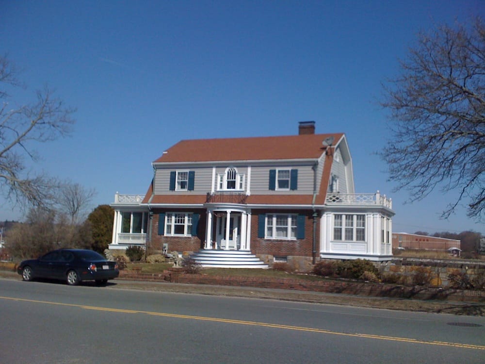 THE SEA GLASS INN Updated August 2024 15 Essex Ave, Gloucester