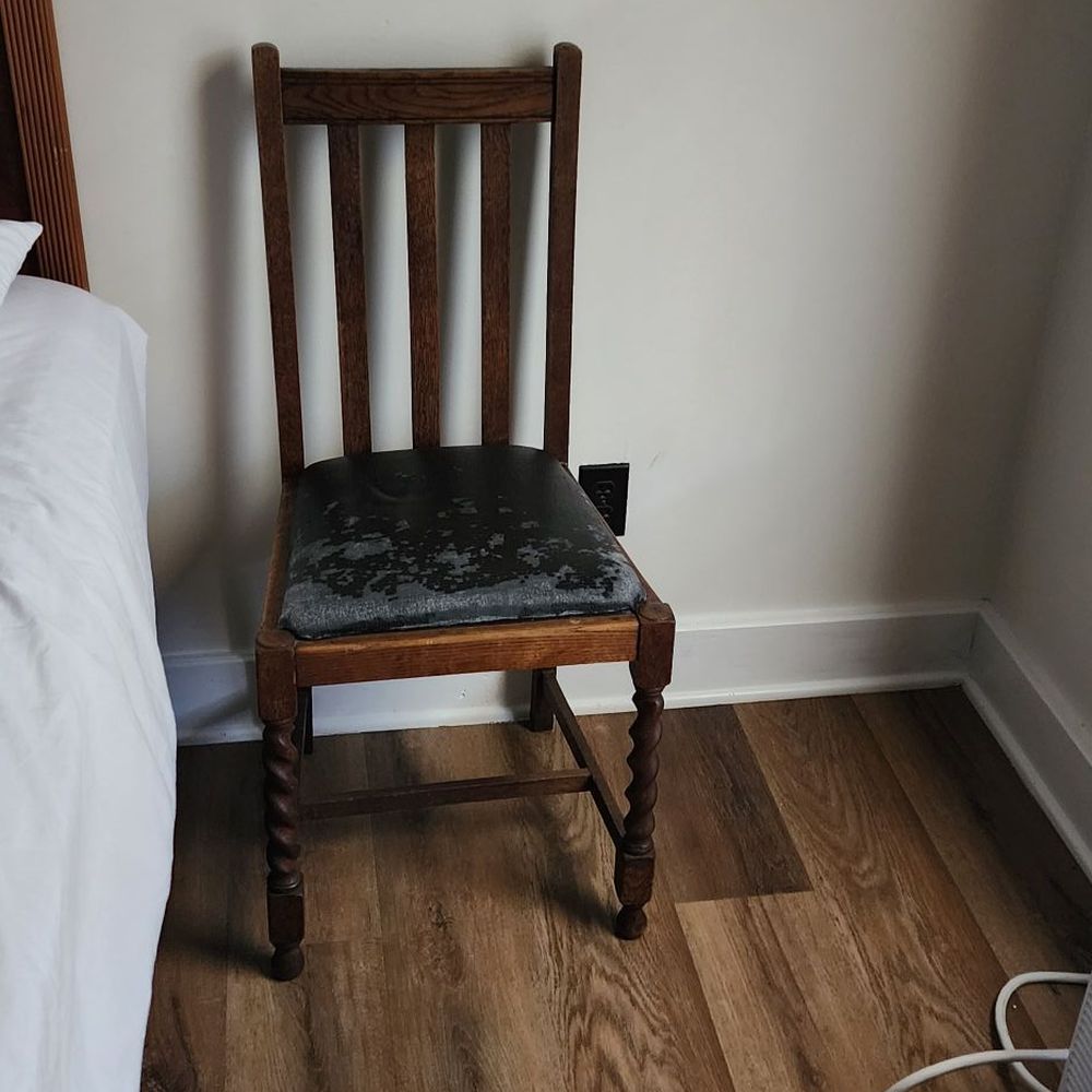 Scarborough Inn - The chairs that were the side tables. The only chairs in the room. - Hotels Near Me - Manteo, North Carolina Scarborough Inn - The chairs that were the side tables. The only chairs in the room. - Hotels Near Me - Manteo, North Carolina