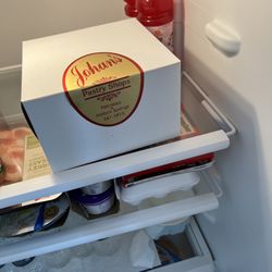 Johan's Pastry Shop - Cake in the box