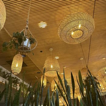 Macanda - Fun interior space! - Beer, Wine & Spirits Near Me - Wayzata, Minnesota
