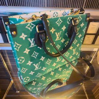 Bag Lounge - Who doesn't love green? - Accessories Near Me - Rancho Cucamonga, California Bag Lounge - Who doesn't love green? - Accessories Near Me - Rancho Cucamonga, California