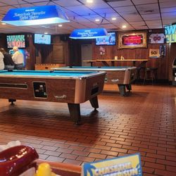 Uncle Al's - Pool tables