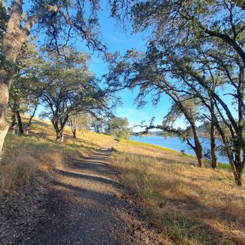 Folsom Lake Peninsula Campground - Oaks Nature Trail, which is entirely inside of the campground - Boating Near Me - Pilot Hill, California