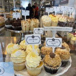 Bobbette & Belle - Daily selection of cupcakes