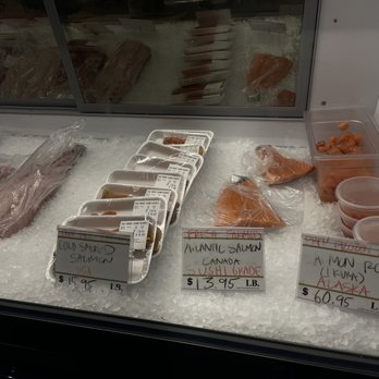 Sunh Fish - Display case with sushi grade fish - Seafood Markets Near Me - Sacramento, California Sunh Fish - Display case with sushi grade fish - Seafood Markets Near Me - Sacramento, California