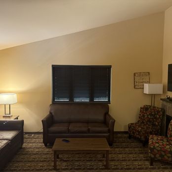 Baker's Sunset Bay Resort - Hotels Near Me - Wisconsin Dells, Wisconsin