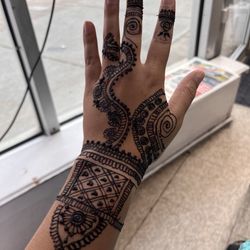 Deeba Beauty Salon - Henna by Alibaba