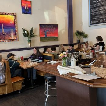 Hot Suppa - Seating area - Breakfast & Brunch Near Me - Portland, Maine