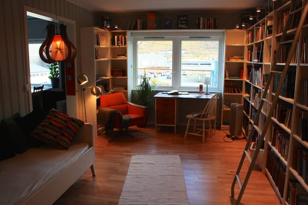 Tromsø Bed & Books by null