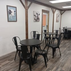 Whitetail Sweet Shop - Dining area