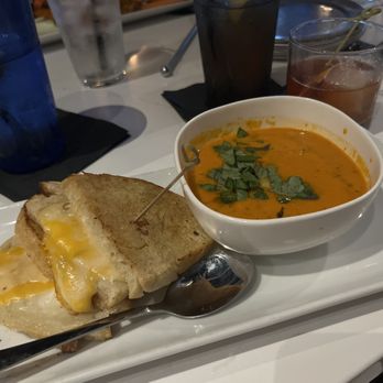 Shin Dig - Tomato soup and grilled cheese sandwich - Lounges Near Me - San Antonio, Texas Shin Dig - Tomato soup and grilled cheese sandwich - Lounges Near Me - San Antonio, Texas