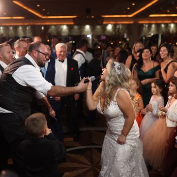 Dash of Class Platinum Wedding DJ's - A packed dance floor! - DJs Near Me - Staten Island, New York
