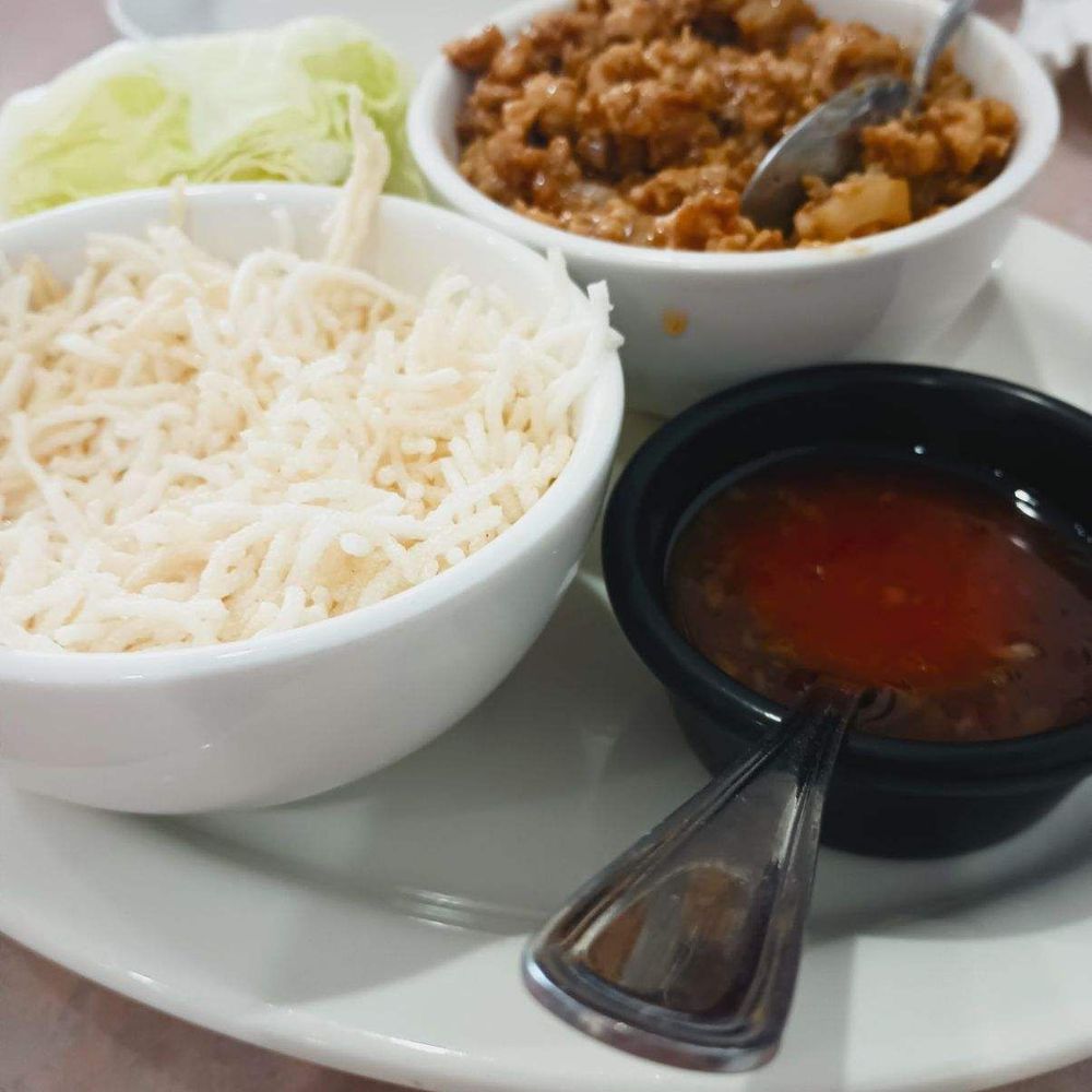 Koong Thai - Chicken lettuce wrap. - Thai Near Me - Statesville, North Carolina Koong Thai - Chicken lettuce wrap. - Thai Near Me - Statesville, North Carolina