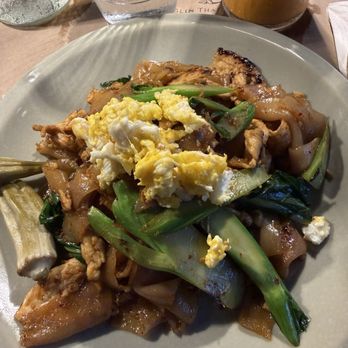 Glin Thai Bistro - Pad see ew with chicken - Thai Near Me - Brooklyn, New York