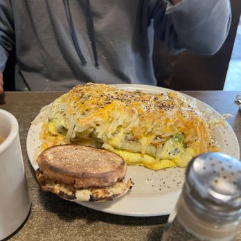 Trophy Cafe - Stuffed omelet - Cafes Near Me - Duluth, Minnesota