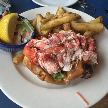 Boston Sail Loft - New England Lobster Roll - Bars Near Me - Boston, Massachusetts