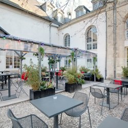 Cafe A terrasse paris  gare de l'est canal st martin