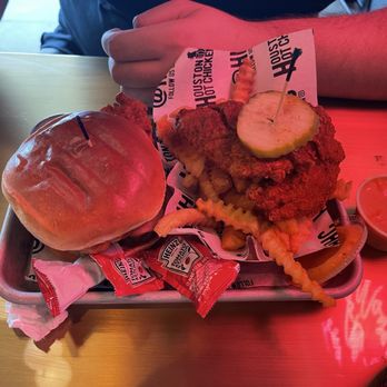 Houston TX Hot Chicken - Sandwich & Tender - Chicken Shop Near Me - Novi, Michigan