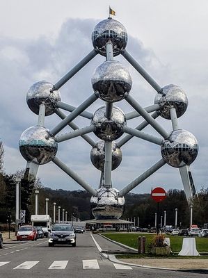 Atomium by null