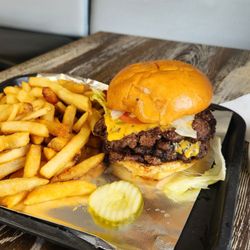 Pitts Burgers - The Mighty Mickey Burger Challenge!!!