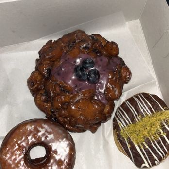 Friendly Donuts - Blueberry Fritter, Dubai Chocolate, and Cronut - Donuts Near Me - Orange, California Friendly Donuts - Blueberry Fritter, Dubai Chocolate, and Cronut - Donuts Near Me - Orange, California