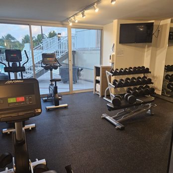 Park Shore Waikiki - Tiny gym. A bit uncomfortable with more than 1 person - Hotels Near Me - Honolulu, Hawaii Park Shore Waikiki - Tiny gym. A bit uncomfortable with more than 1 person - Hotels Near Me - Honolulu, Hawaii