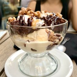 Henry's Tavern - Hot fudge brownie Sundae