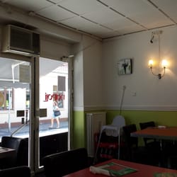 Napoli - En varm sommerdag indendørs. Hyggeligt. Og tomt.