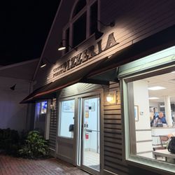 Crow Point Pizzeria - Outside