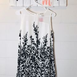 Hidden Gem Consignment Boutique - MEDIUM