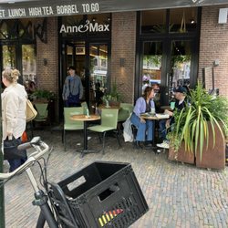 Anne & Max - Front of the restaurant