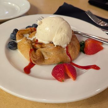 750 Restaurant & Bar - Berry tart with ice cream - New American Near Me - San Francisco, California 750 Restaurant & Bar - Berry tart with ice cream - New American Near Me - San Francisco, California