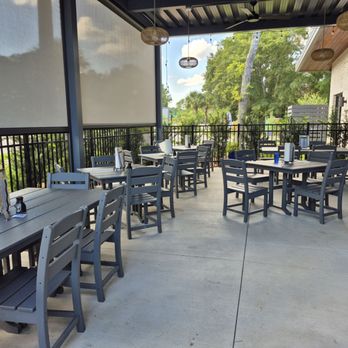 Crafthouse North - Outdoor covered patio with a television - Beer Bar Near Me - Mount Pleasant, South Carolina