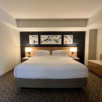 Delta Hotels Calgary Downtown - Hotels Near Me - Calgary, Alberta