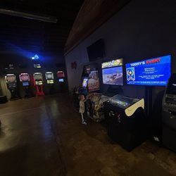 Bridgeside Links - "Game room"
